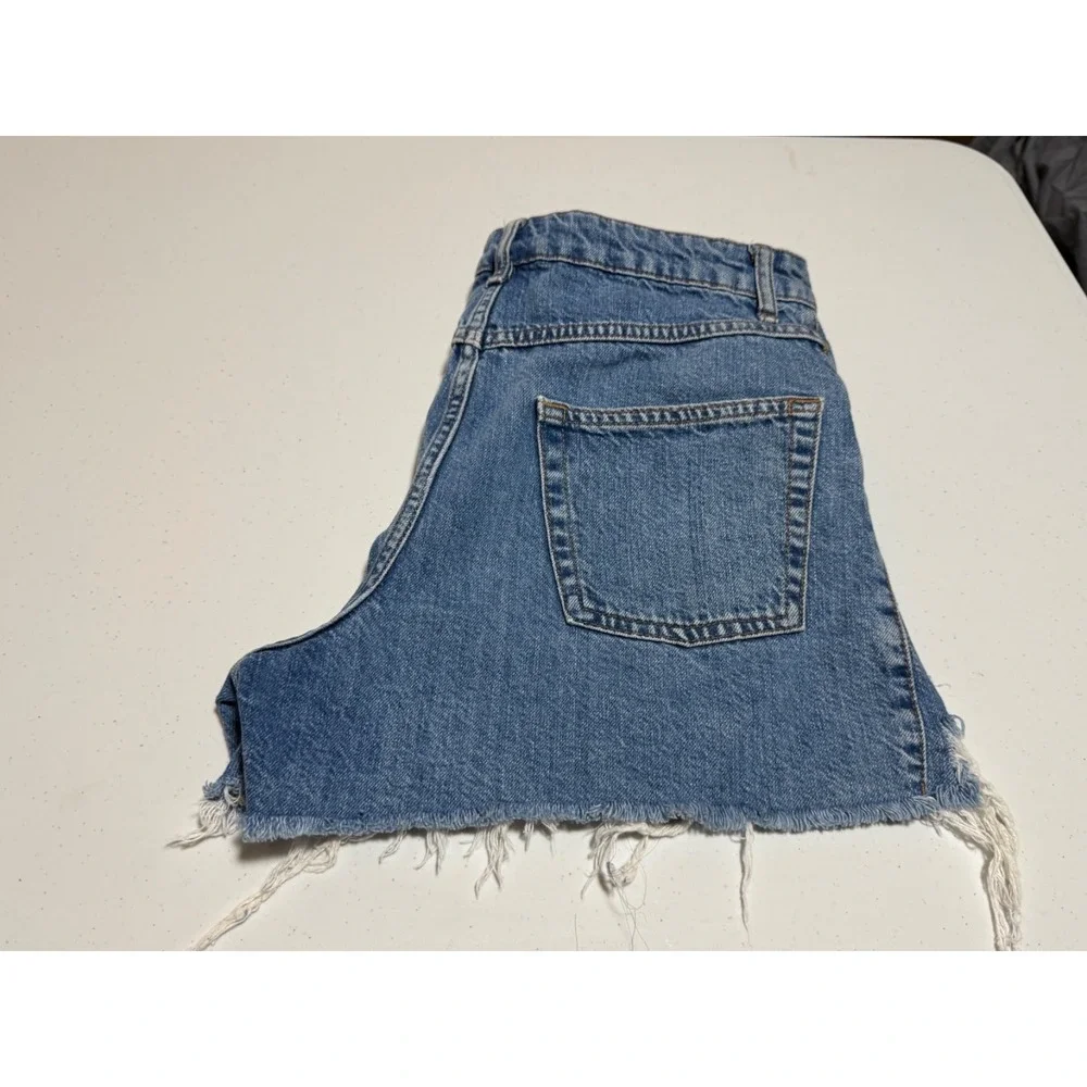 Topshop Womens Cut off Shorts Size 6 Medium Wash Beach Surf Sand Jean fun